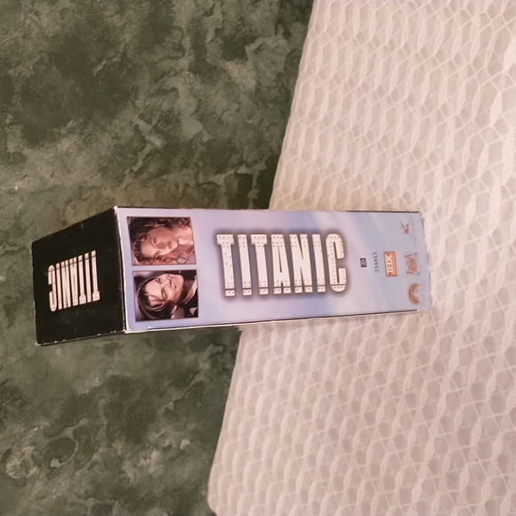 Titanic 2 VHS Tapes Box Set 1998 Leonardo DiCaprio Kate Winslet Best Picture - Picture 4 of 8